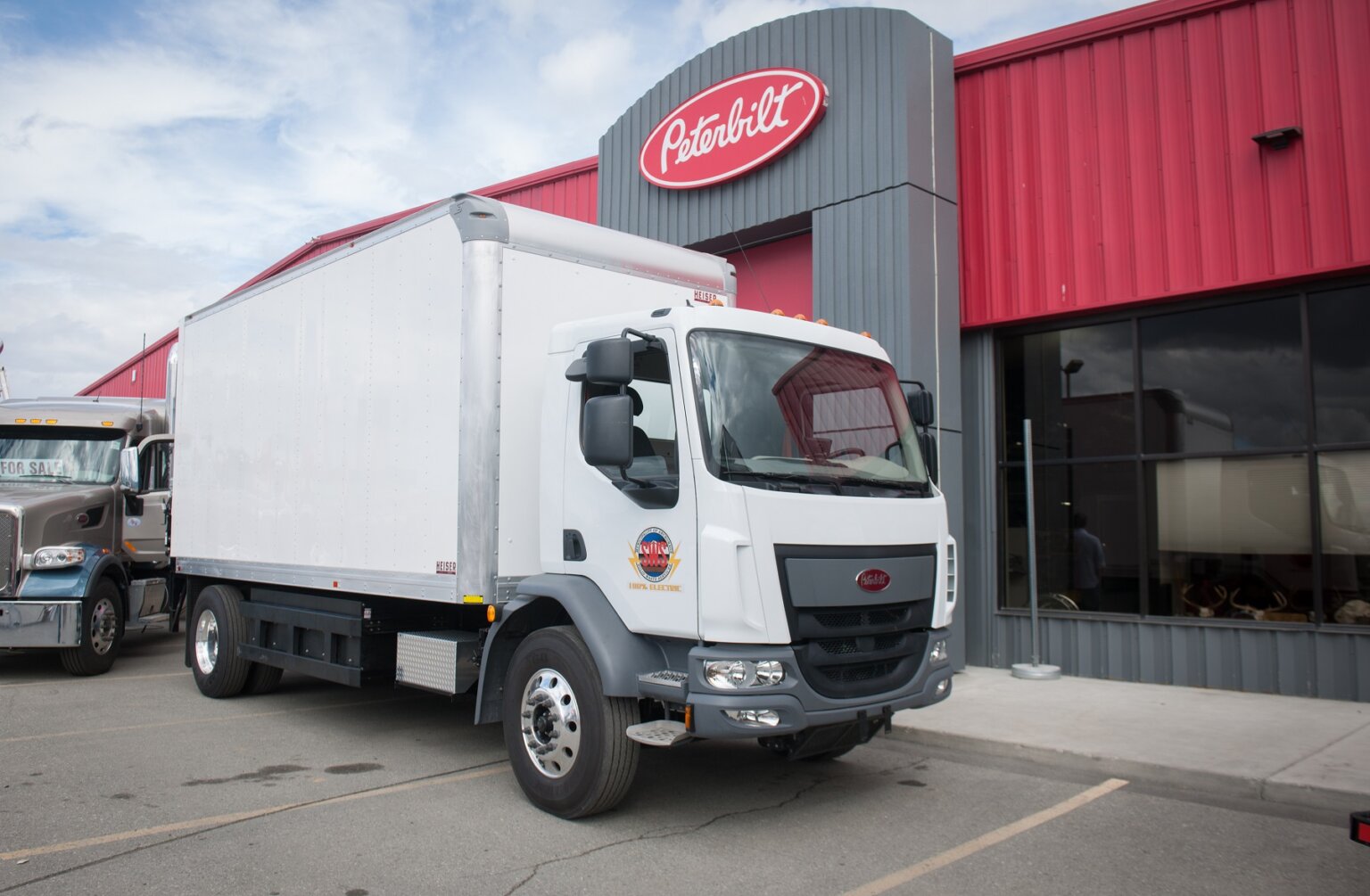 Municipal Fleet Takes Delivery of First Peterbilt MediumDuty Electric