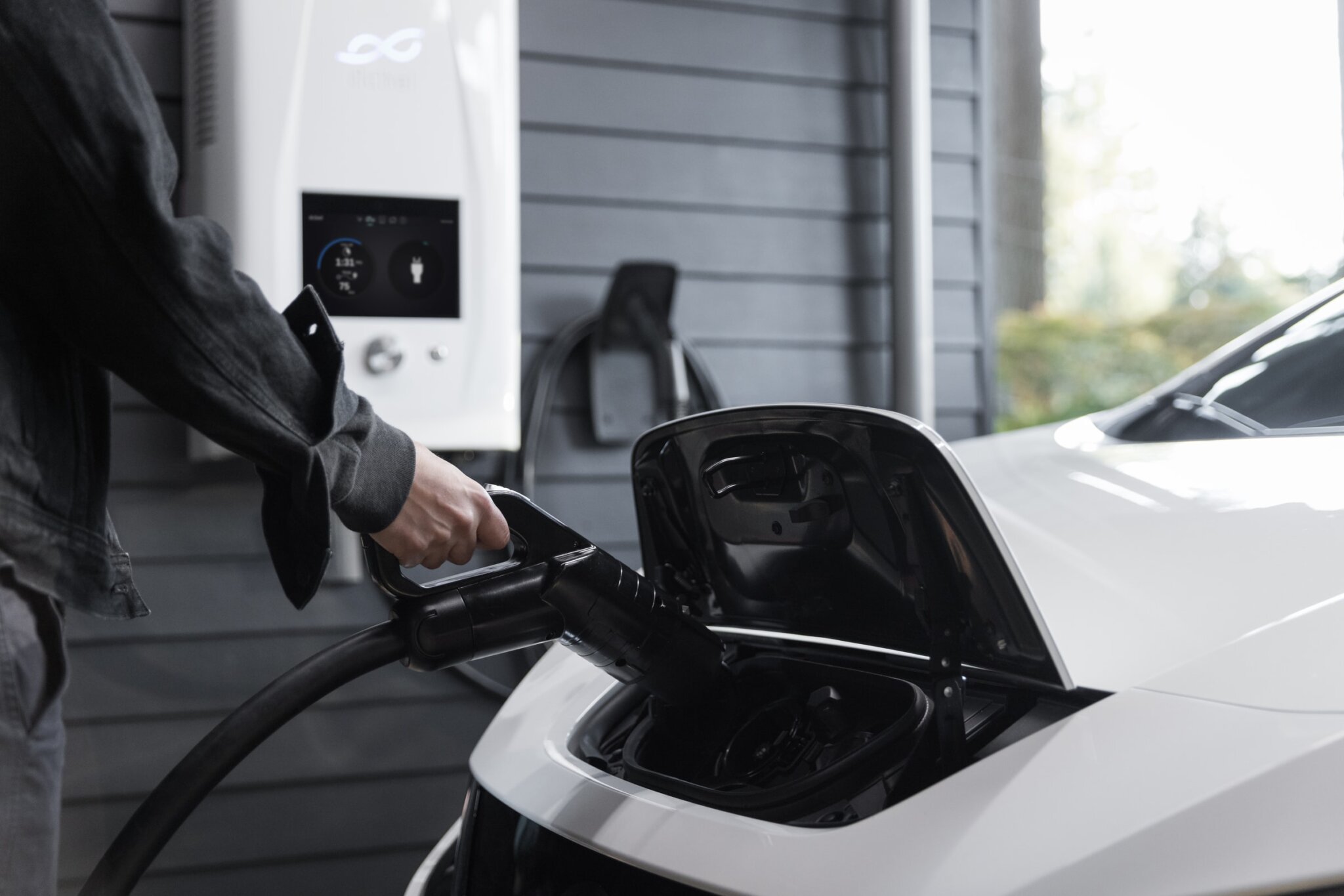 この EV 充電技術は、運転中に機能します