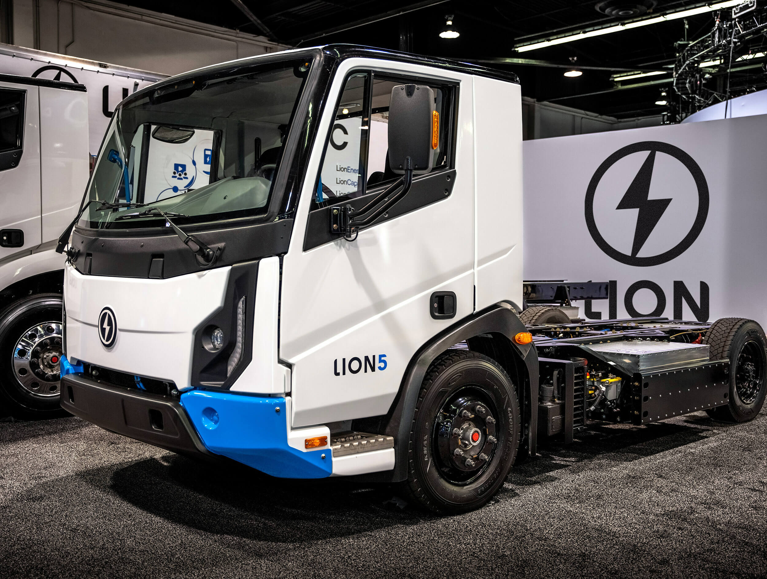 Lion Electric Debuts Class 5 AllElectric Truck NGT News